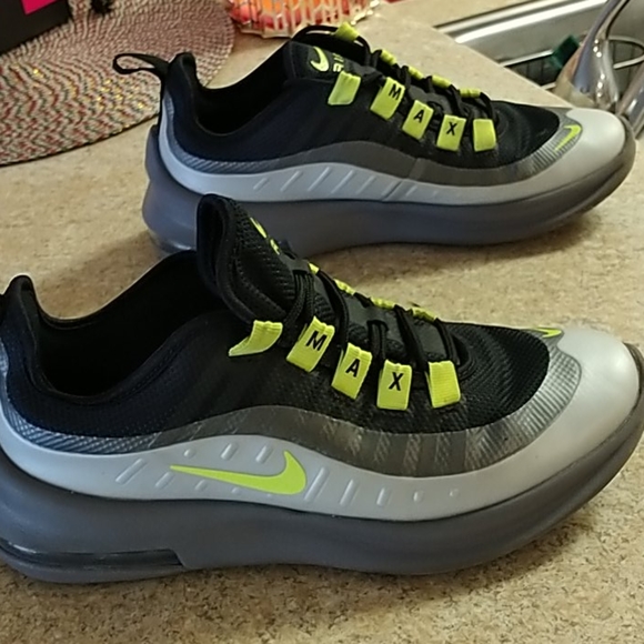 Nike 'Air Max' Youth Size 4 - Picture 3 of 3